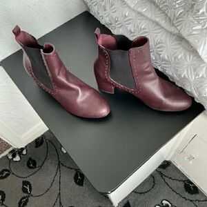 Chic Burgundy Heeled Ankle Boots